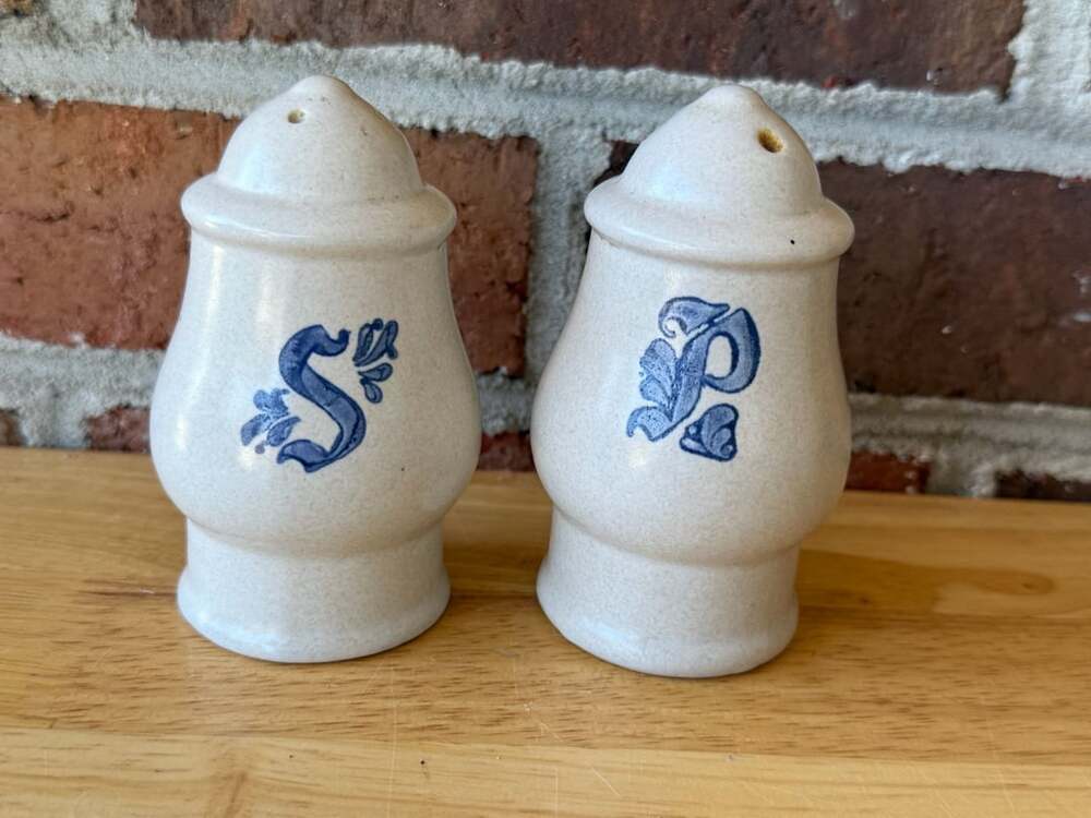 Pfaltzgraff Yorktowne Salt And Pepper Shakers Stoneware Blue Floral